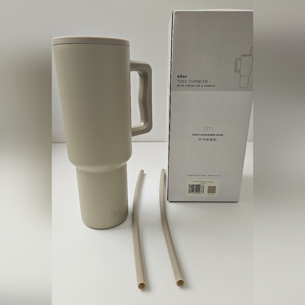 🍓Simple Modern Beige Tumbler with Handle
